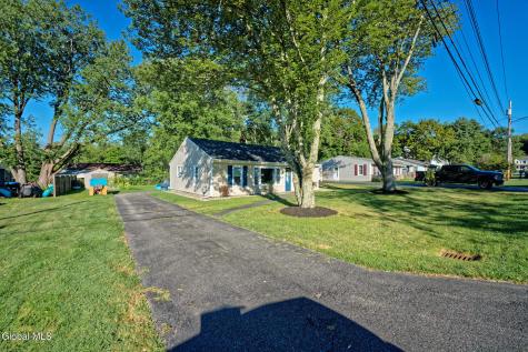 2 Alamo Lane Schenectady NY 12304