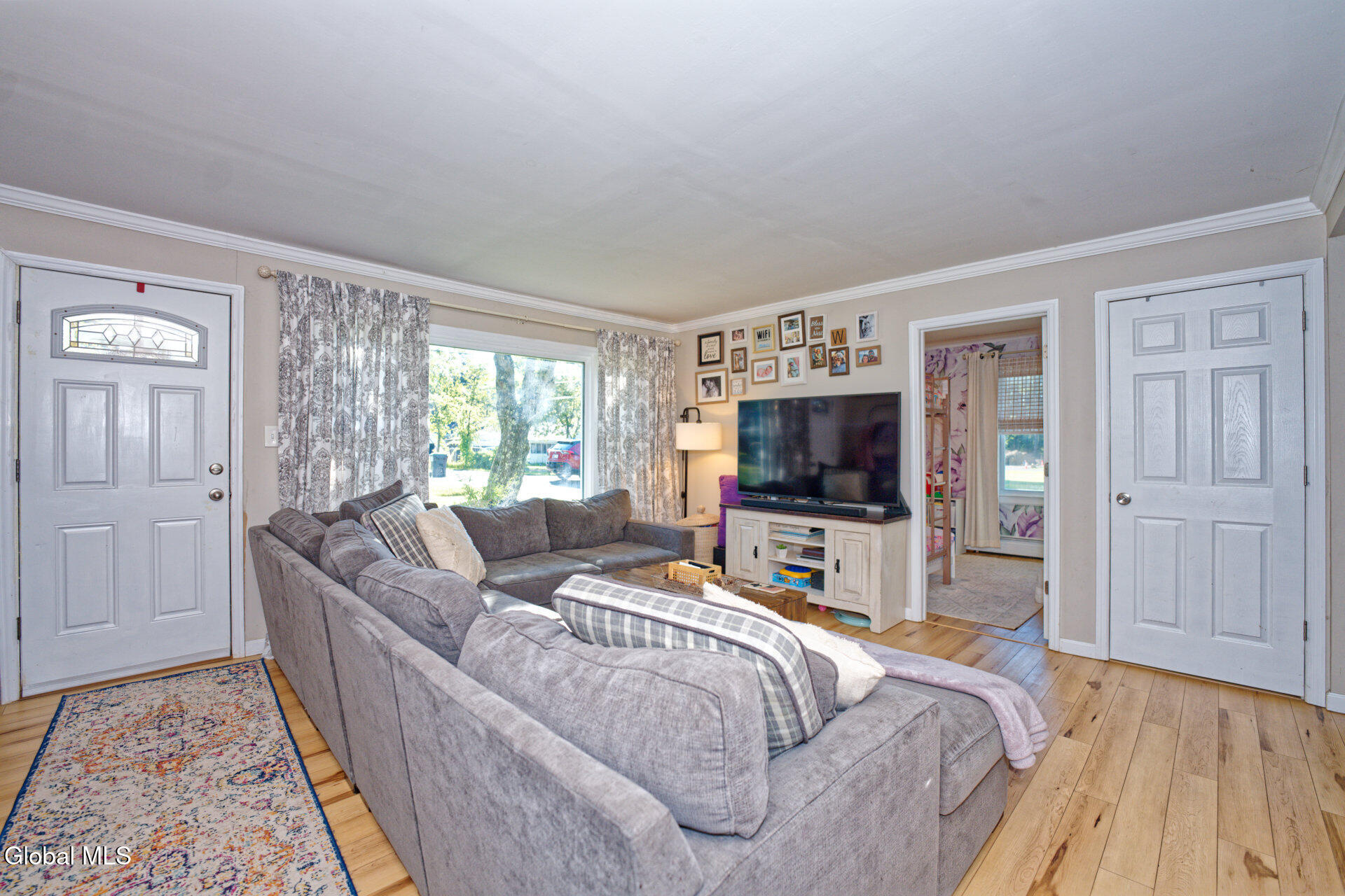 2 Alamo Lane Schenectady NY 12304