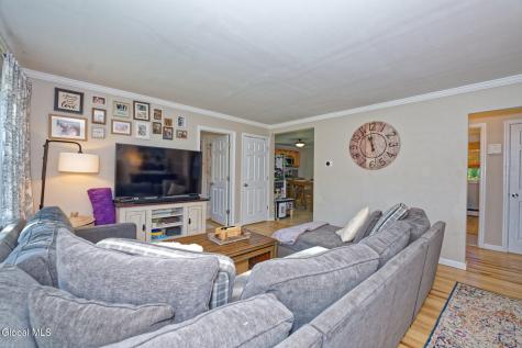 2 Alamo Lane Schenectady NY 12304