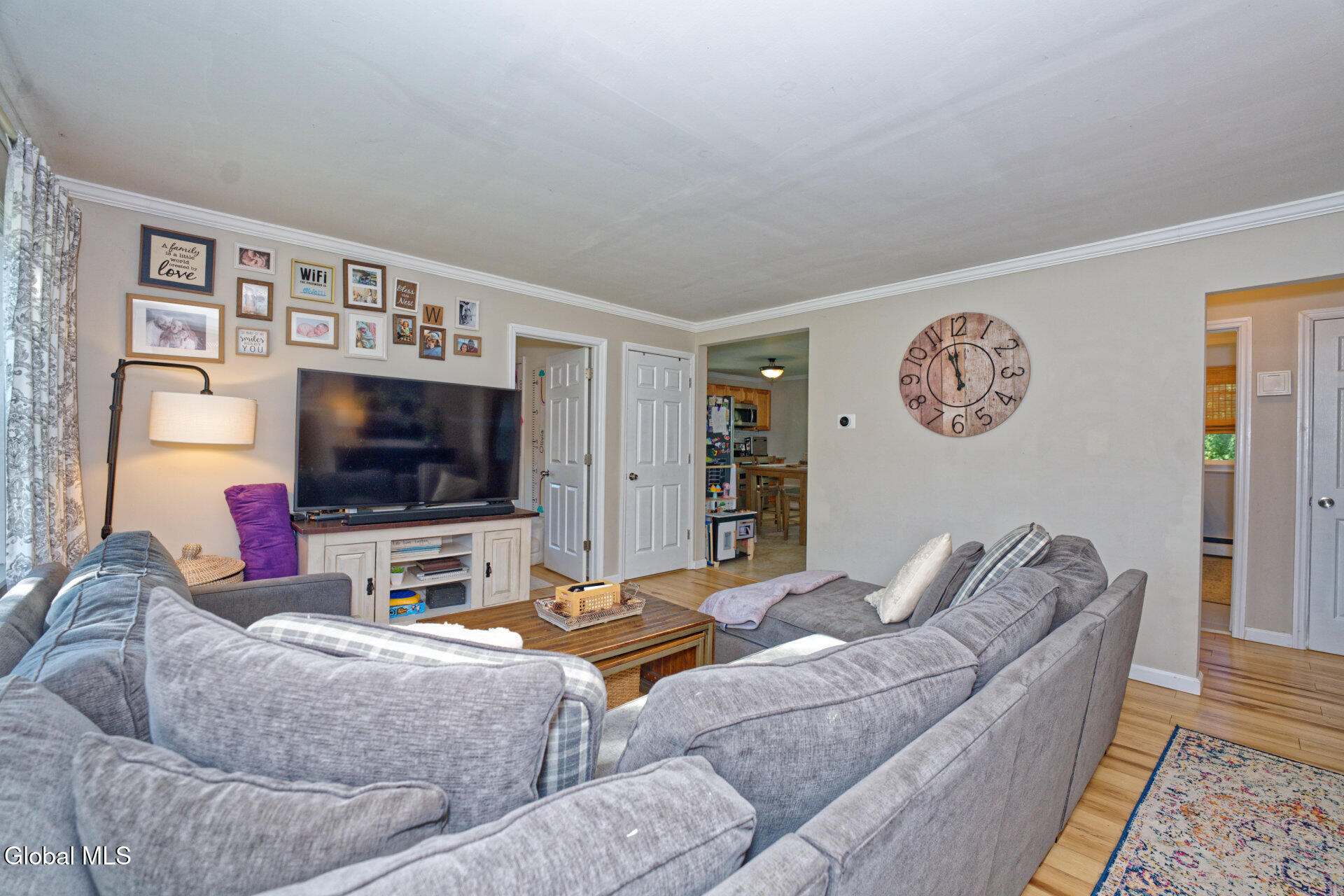 2 Alamo Lane Schenectady NY 12304