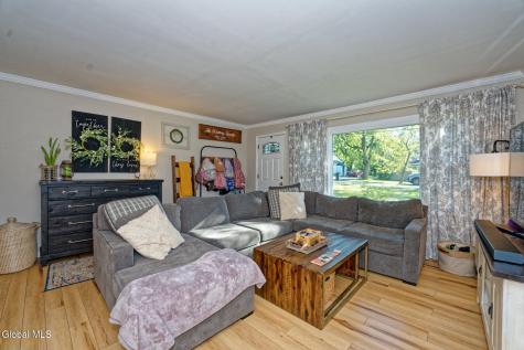 2 Alamo Lane Schenectady NY 12304
