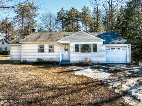 8 Maple Avenue Cambridge NY 12816