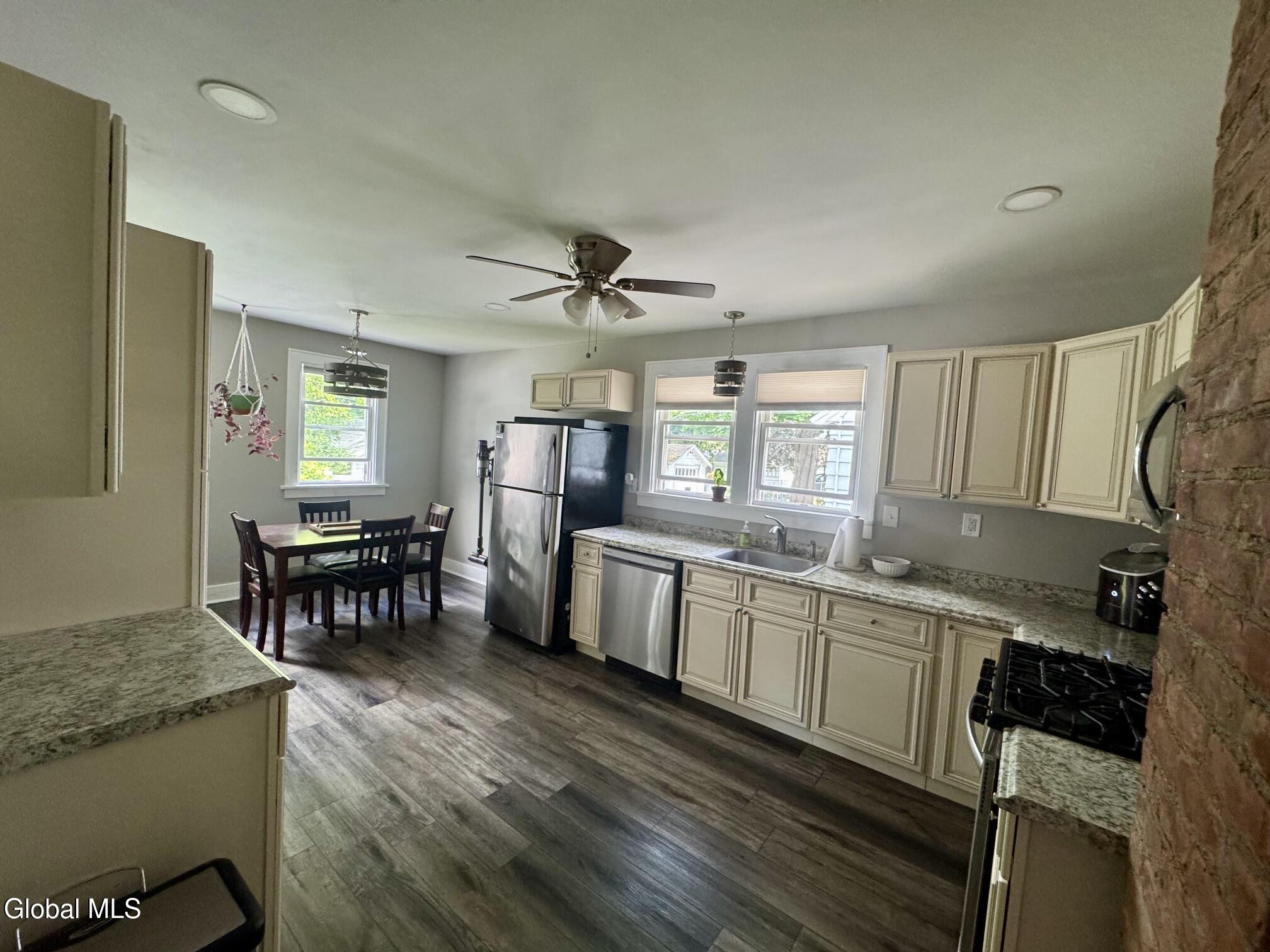 13 Knickerbocker Road Glenville NY 12302