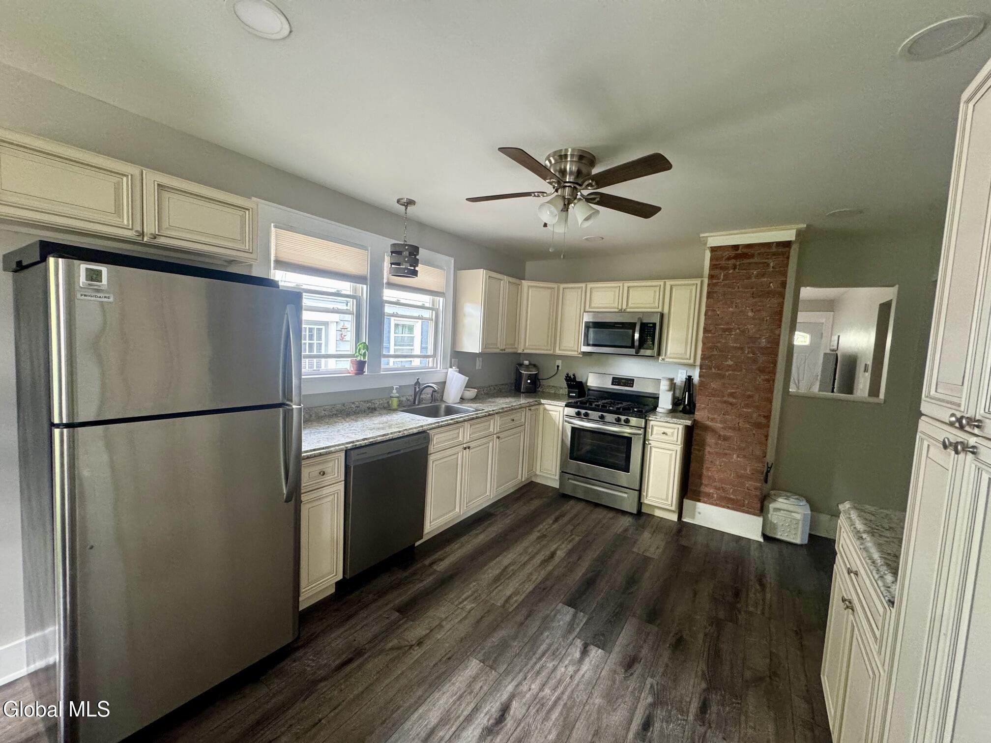 13 Knickerbocker Road Glenville NY 12302