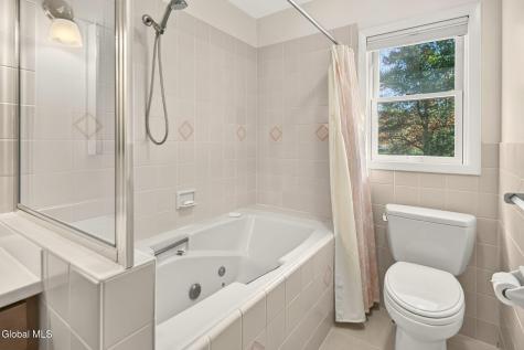 37 Crow Ridge Road Voorheesville NY 12186