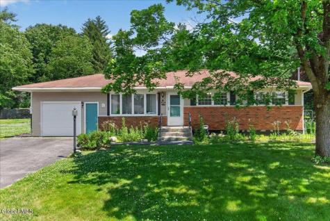 8 Helen Court Glenville NY 12302