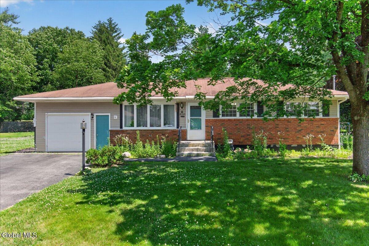 8 Helen Court Glenville NY 12302