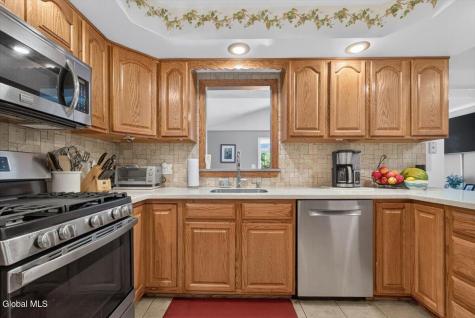 8 Helen Court Glenville NY 12302