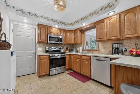 8 Helen Court Glenville NY 12302