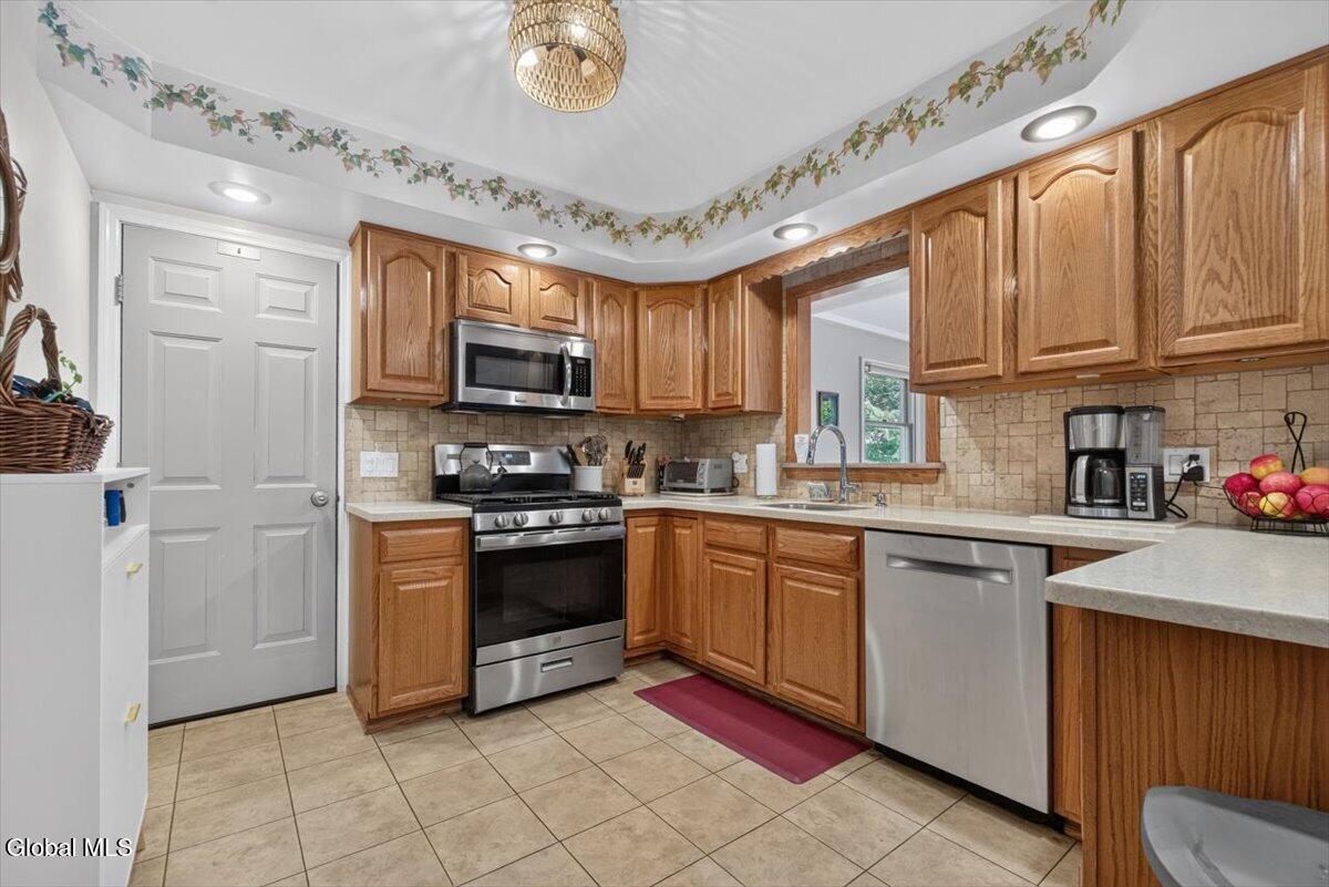 8 Helen Court Glenville NY 12302