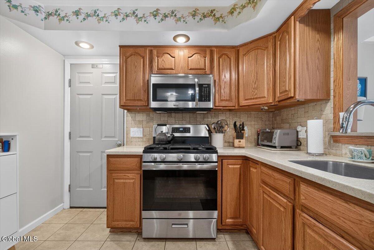 8 Helen Court Glenville NY 12302