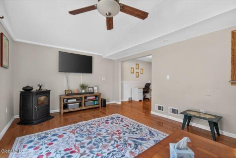 8 Helen Court Glenville NY 12302