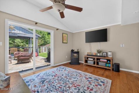 8 Helen Court Glenville NY 12302