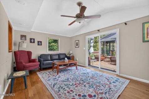 8 Helen Court Glenville NY 12302