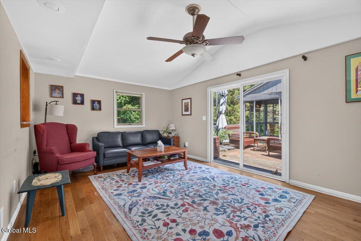 8 Helen Court Glenville NY 12302