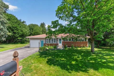 8 Helen Court Glenville NY 12302