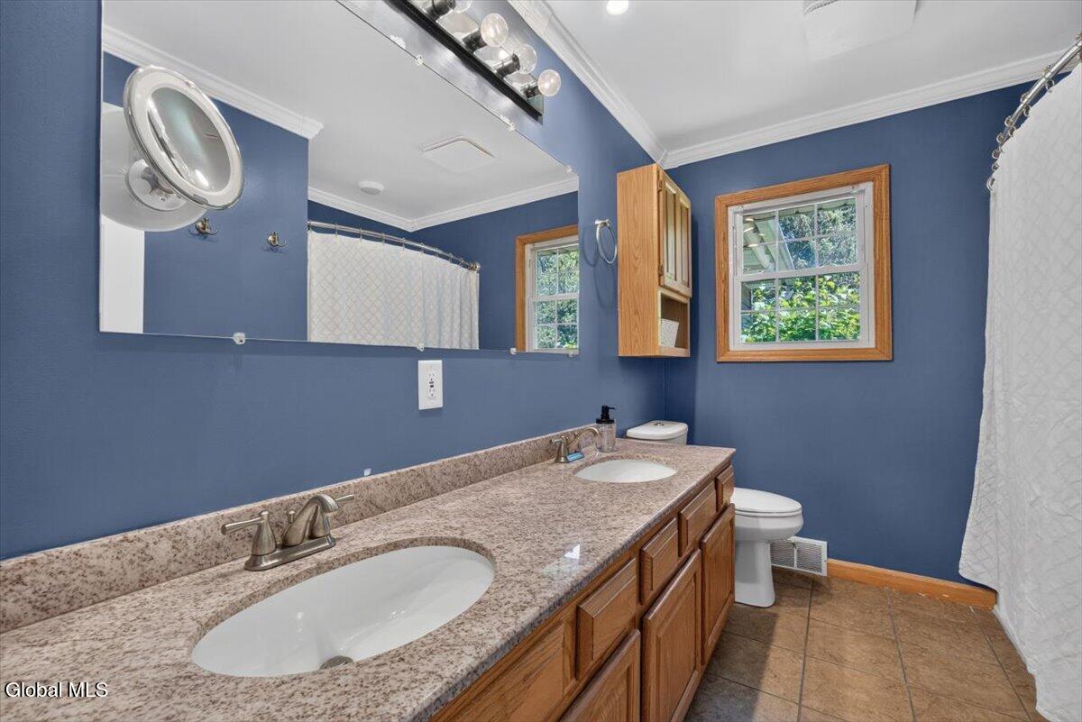8 Helen Court Glenville NY 12302