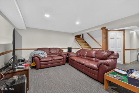 8 Helen Court Glenville NY 12302