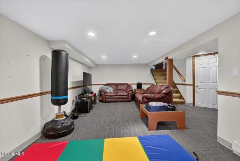 8 Helen Court Glenville NY 12302