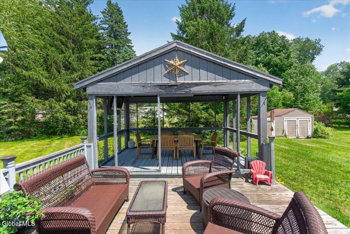8 Helen Court Glenville NY 12302