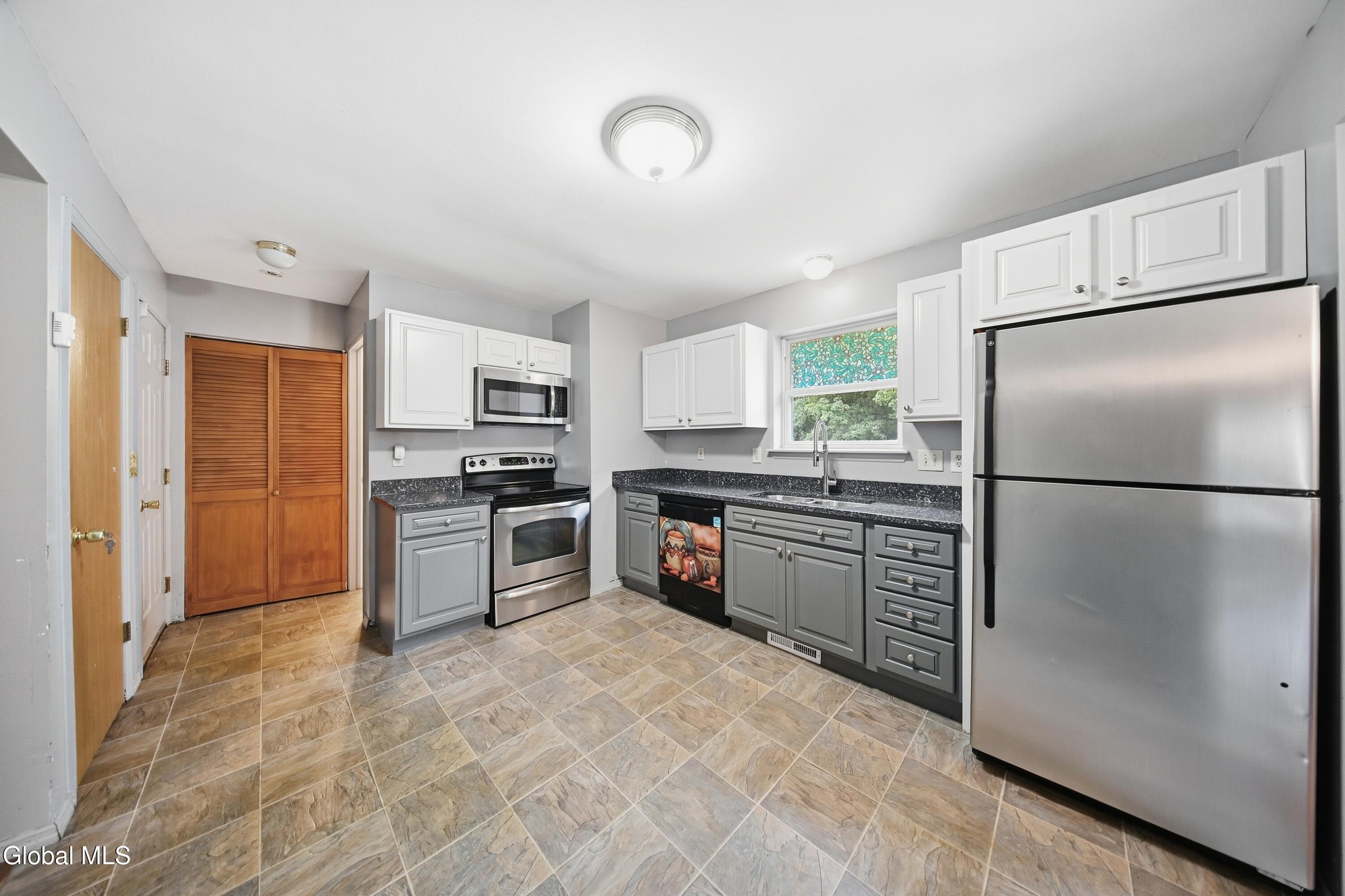 27 Wynantskill Way Troy NY 12180