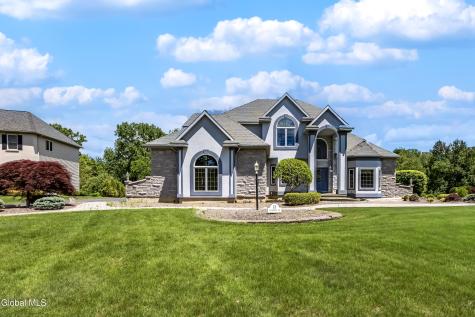 13 Devonshire Way Halfmoon NY 12065