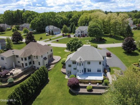 13 Devonshire Way Halfmoon NY 12065