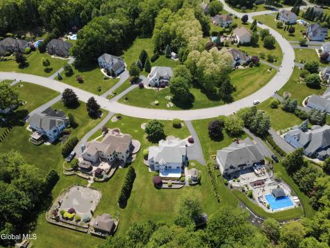 13 Devonshire Way Halfmoon NY 12065