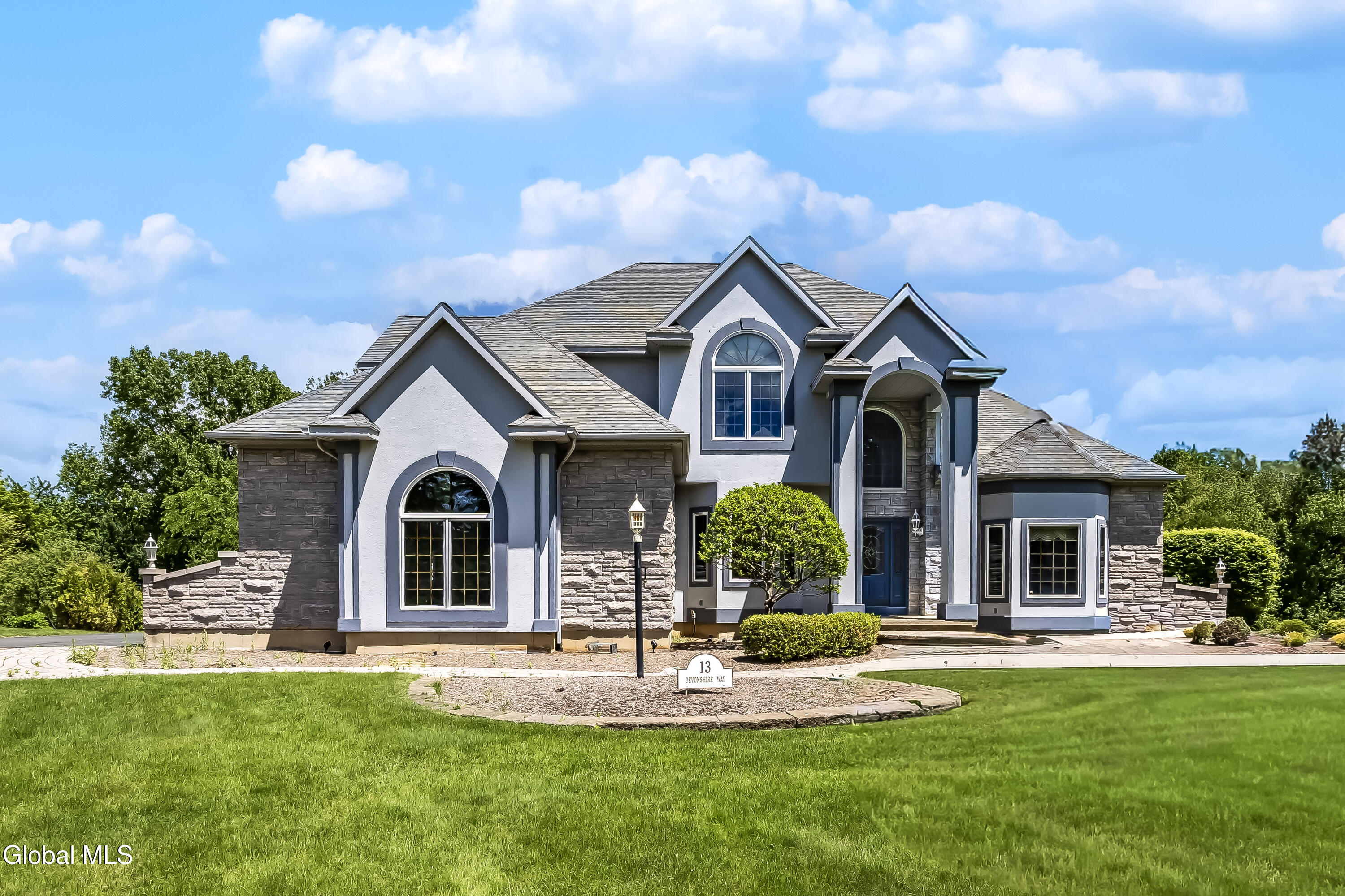 13 Devonshire Way Halfmoon NY 12065