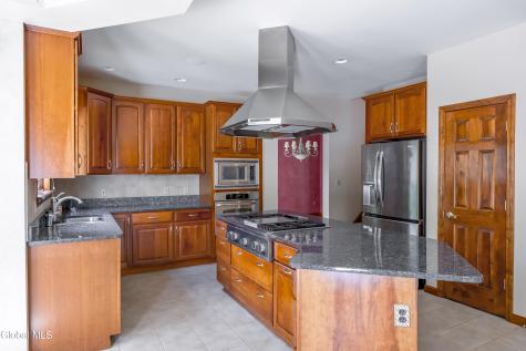 13 Devonshire Way Halfmoon NY 12065