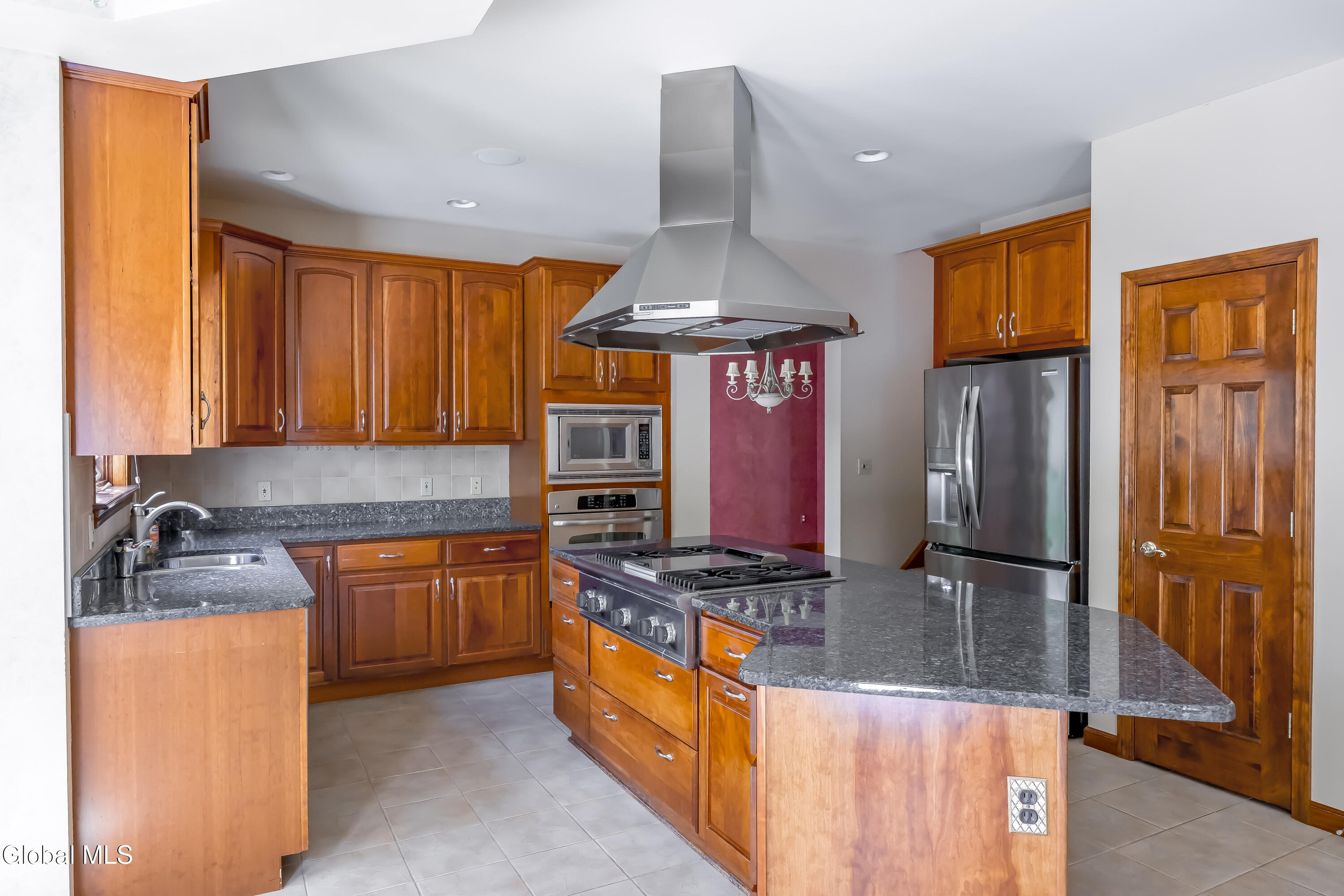 13 Devonshire Way Halfmoon NY 12065