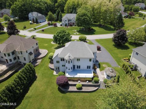 13 Devonshire Way Halfmoon NY 12065