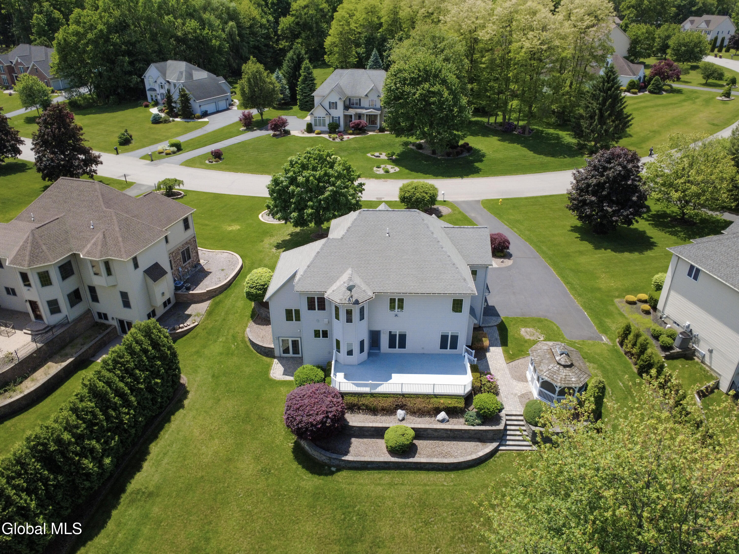 13 Devonshire Way Halfmoon NY 12065