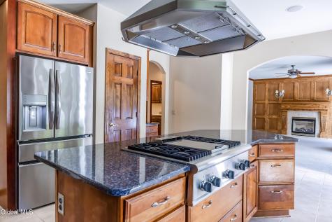 13 Devonshire Way Halfmoon NY 12065
