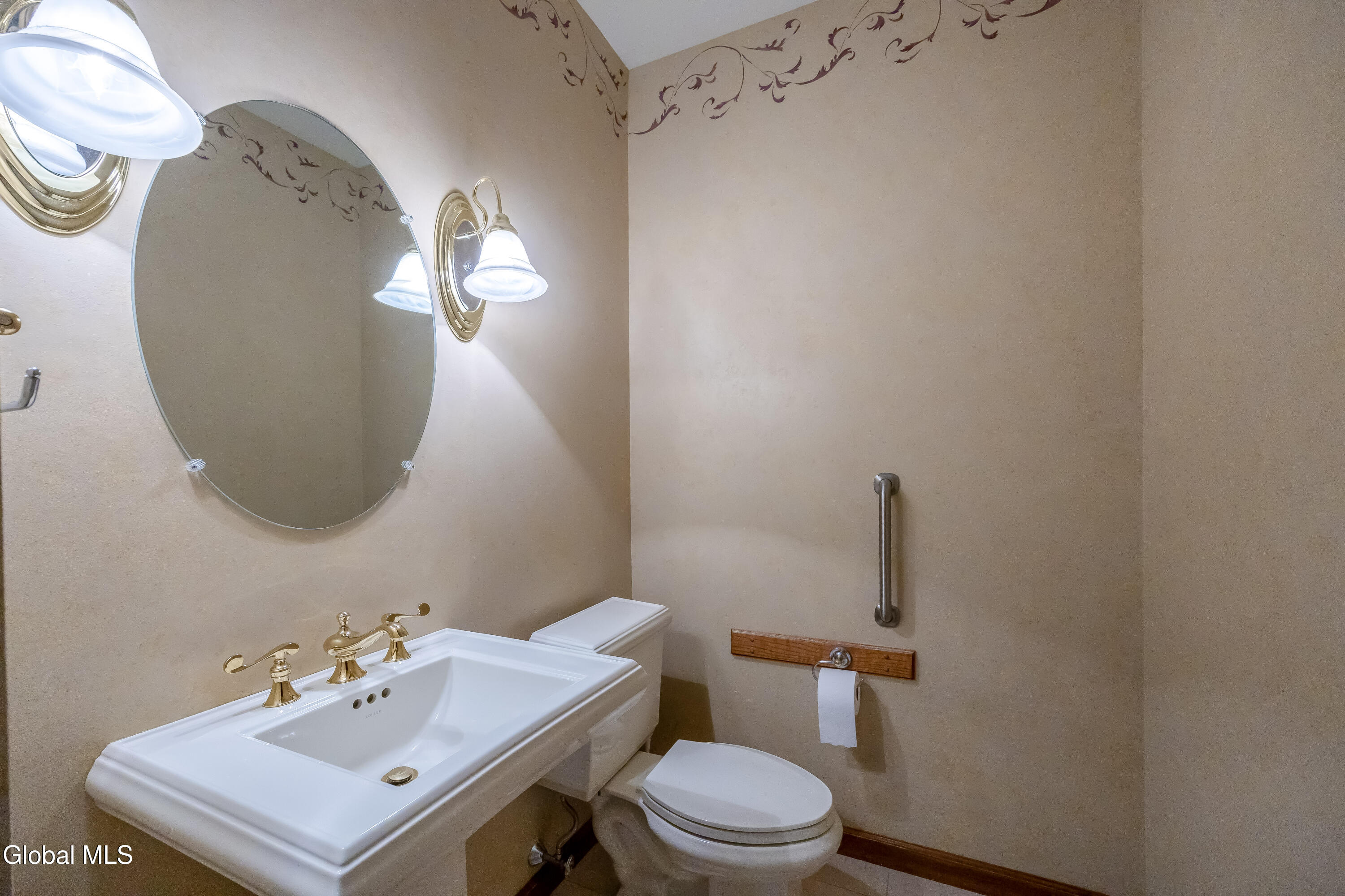 13 Devonshire Way Halfmoon NY 12065