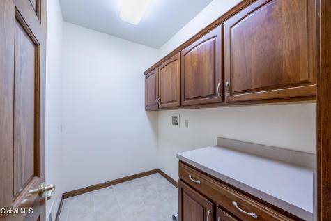 13 Devonshire Way Halfmoon NY 12065