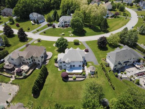 13 Devonshire Way Halfmoon NY 12065