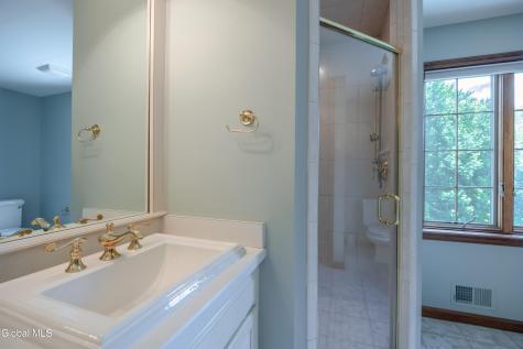 13 Devonshire Way Halfmoon NY 12065