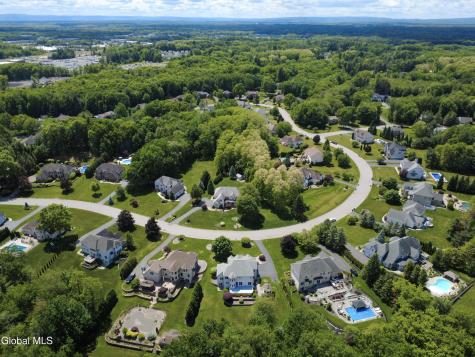 13 Devonshire Way Halfmoon NY 12065