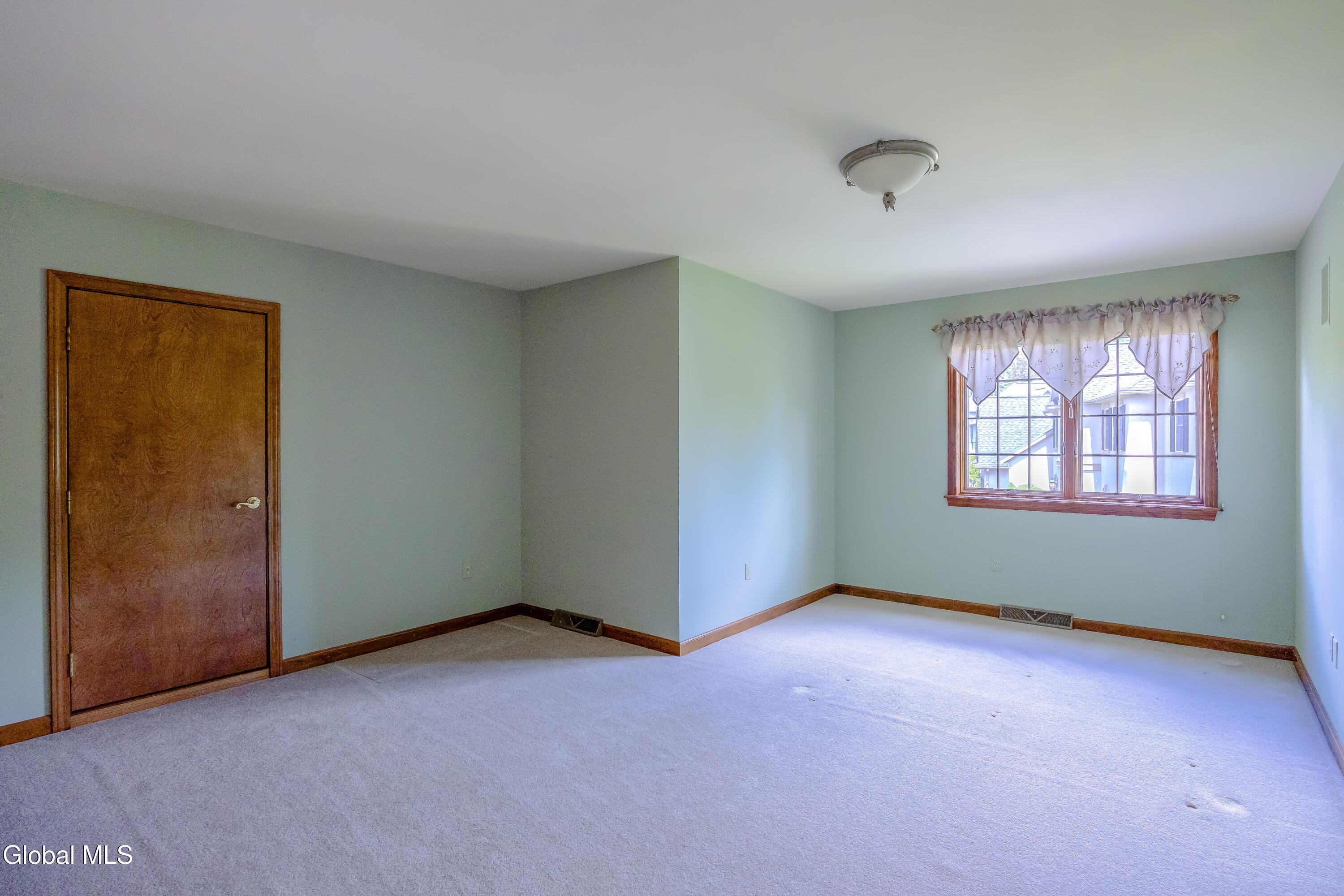 13 Devonshire Way Halfmoon NY 12065