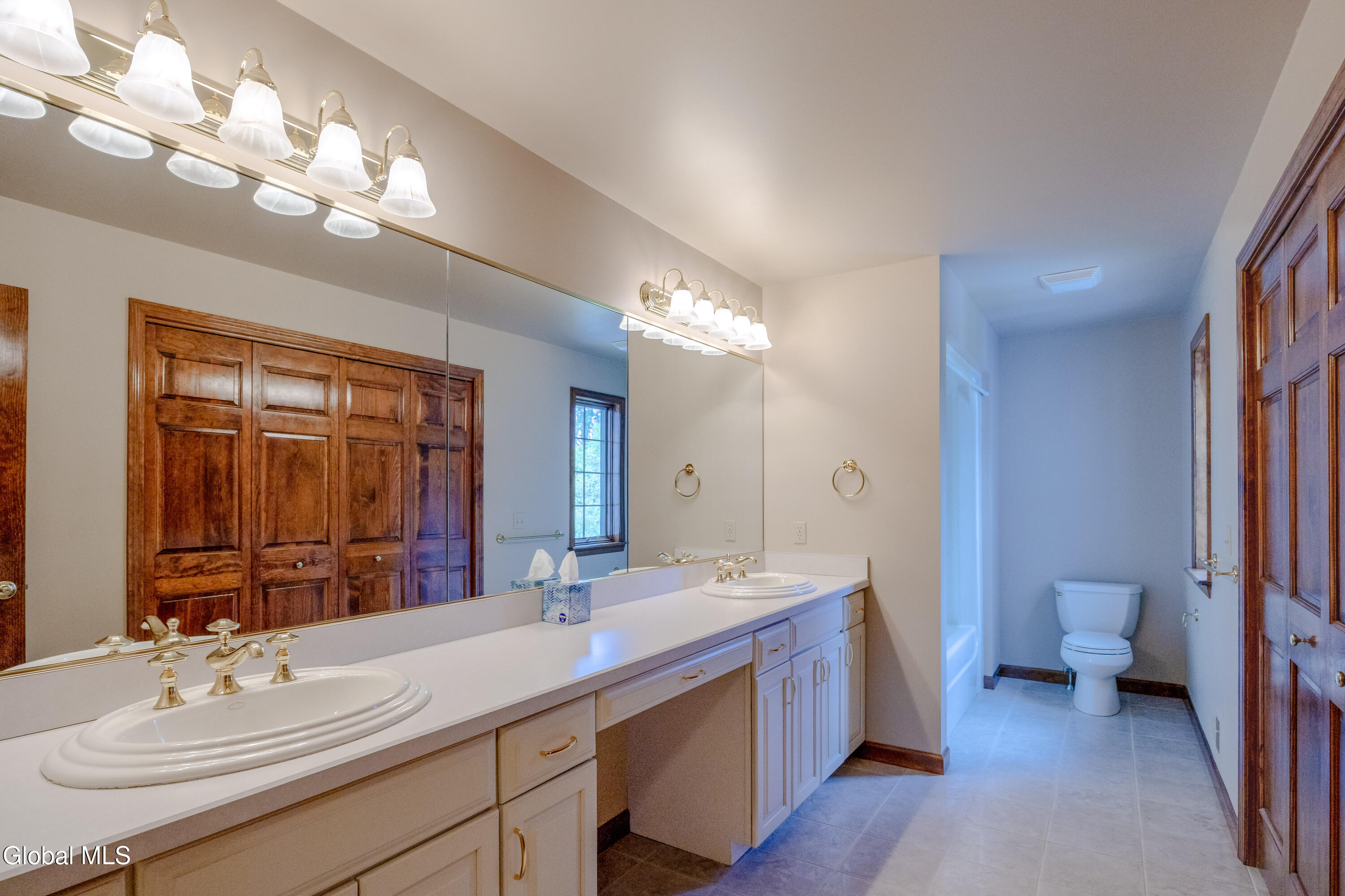 13 Devonshire Way Halfmoon NY 12065