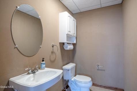 13 Devonshire Way Halfmoon NY 12065