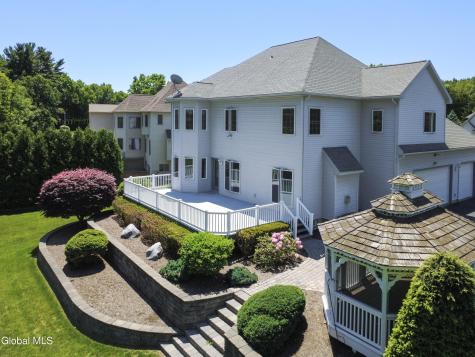 13 Devonshire Way Halfmoon NY 12065