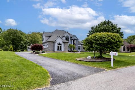 13 Devonshire Way Halfmoon NY 12065