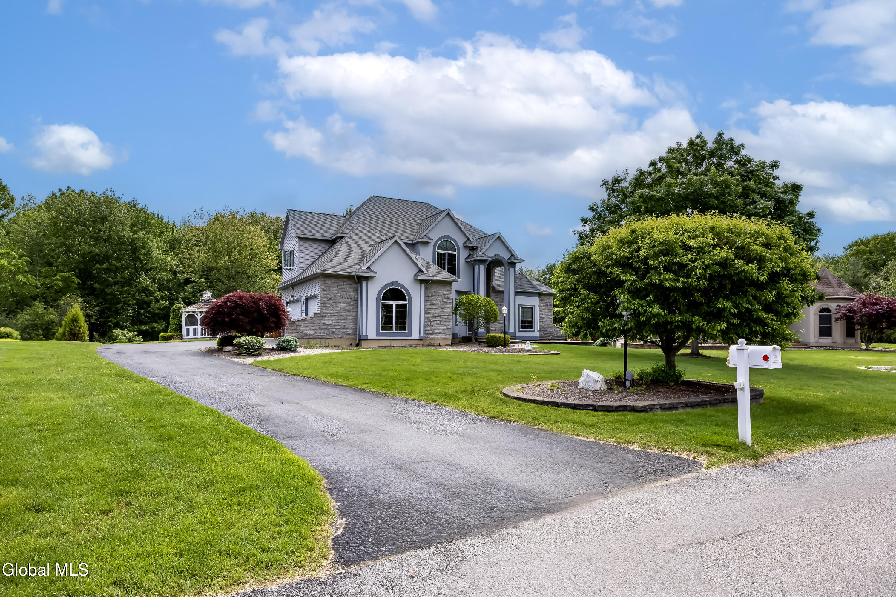 13 Devonshire Way Halfmoon NY 12065