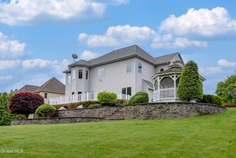 13 Devonshire Way Halfmoon NY 12065