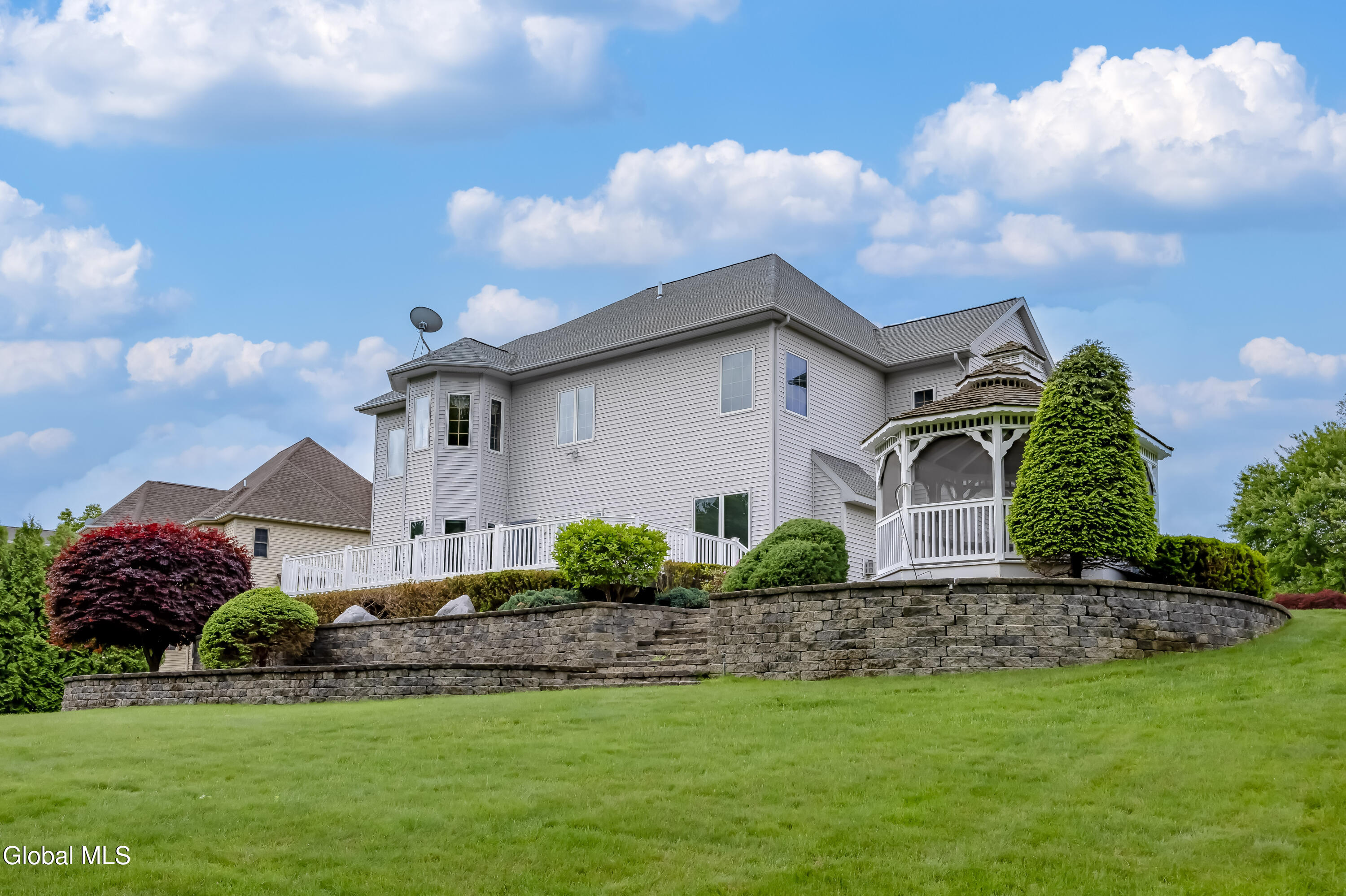 13 Devonshire Way Halfmoon NY 12065