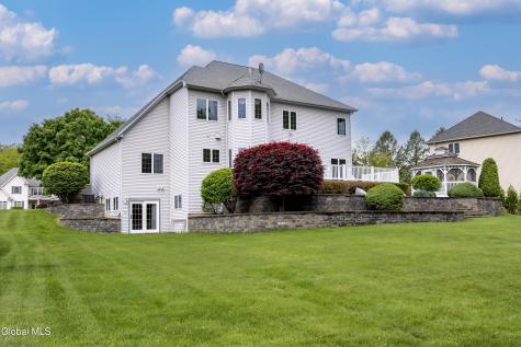 13 Devonshire Way Halfmoon NY 12065