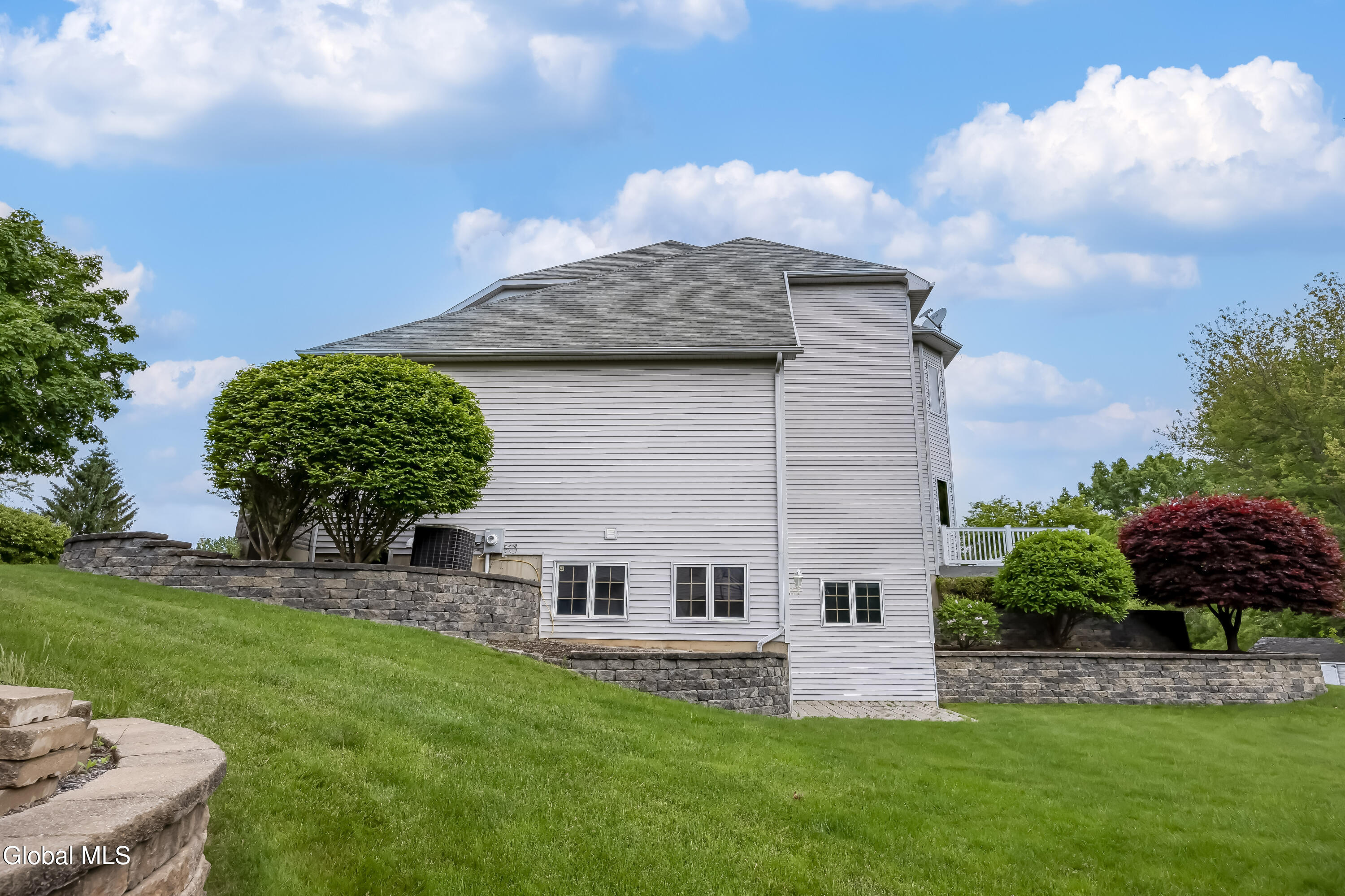 13 Devonshire Way Halfmoon NY 12065