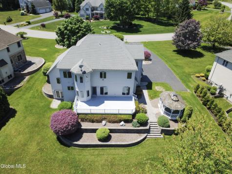 13 Devonshire Way Halfmoon NY 12065
